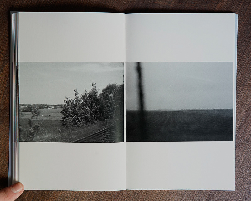 Reprodution Nein, wir stehen! Der Bahnhof fährt.